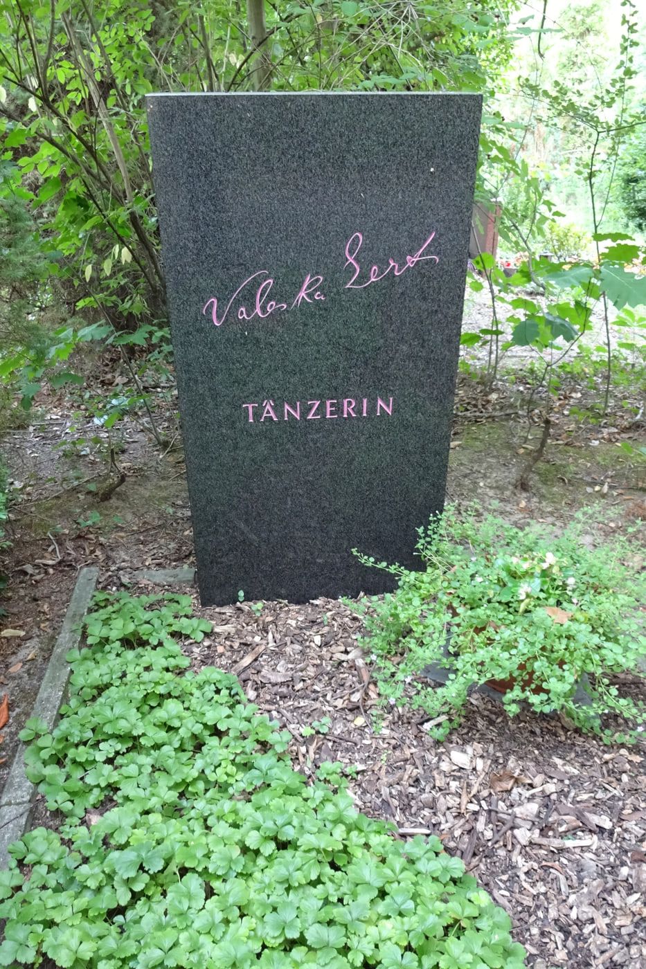 Grave of Valeska Gert at Ruhleben Cemetery